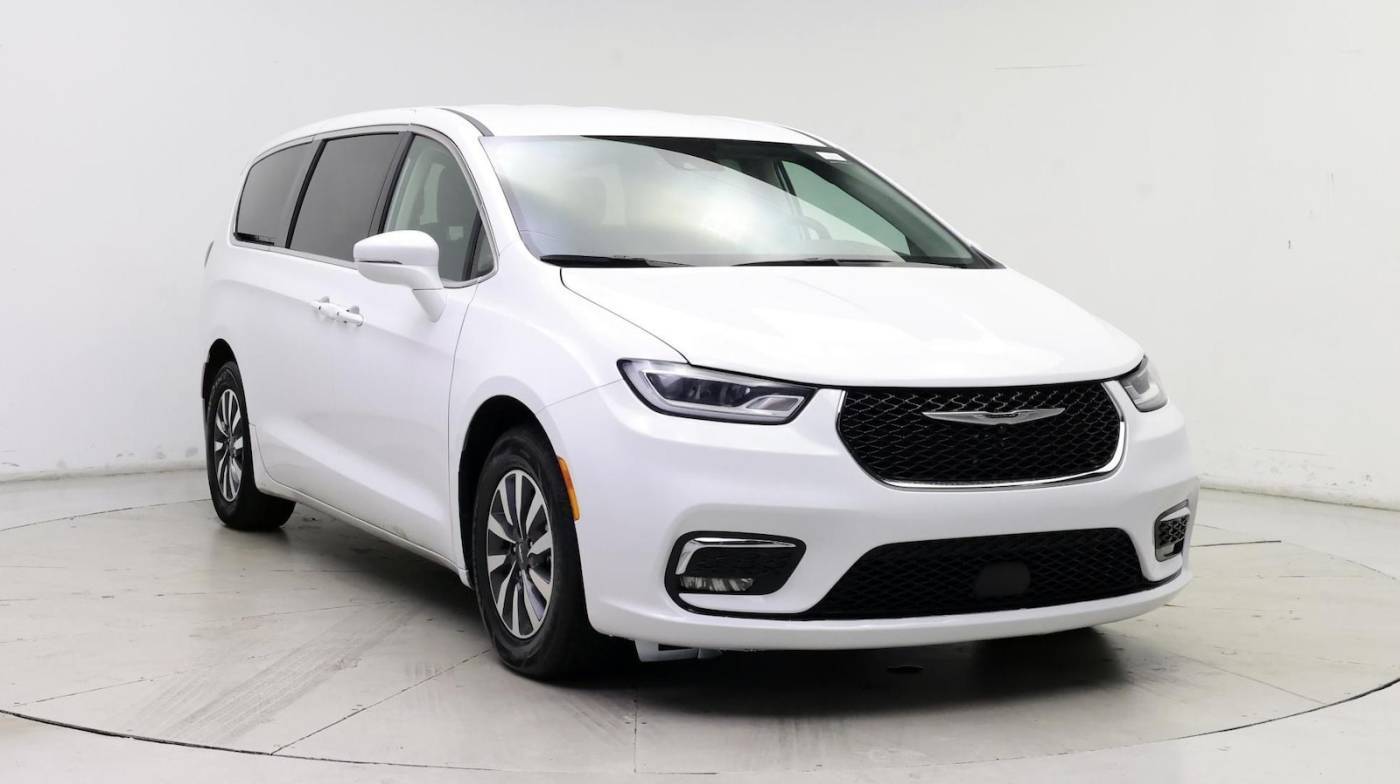 2022 Chrysler Pacifica Hybrid Touring L — Minivan — 57,324 mi — Sanford, FL