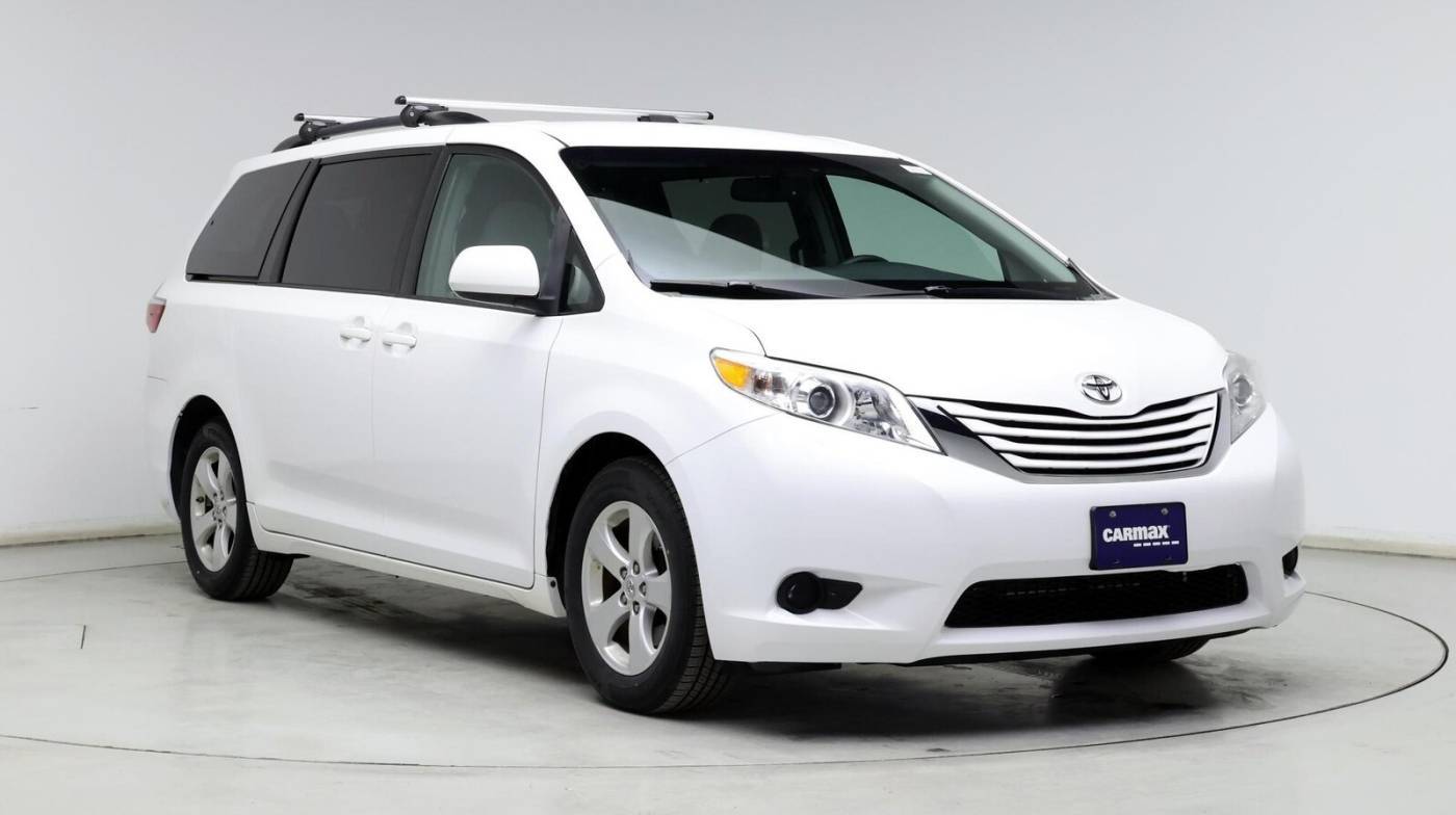 2015 Toyota Sienna LE — Minivan — 64,370 mi — Schaumburg, IL