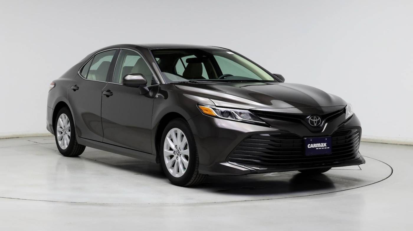 2019 Toyota Camry LE — Sedan — 5,175 mi — Schaumburg, IL
