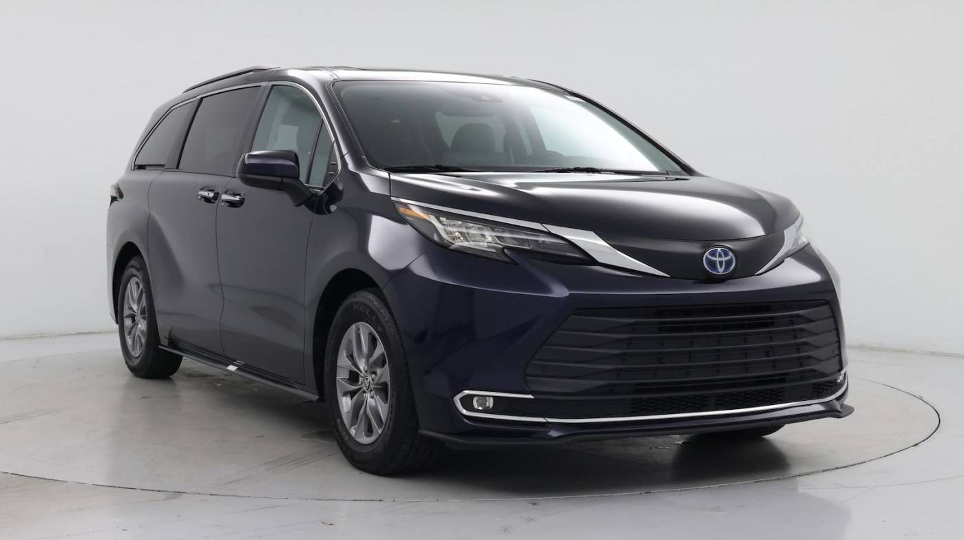 2023 Toyota Sienna XLE — Minivan — 42,026 mi — Tampa, FL