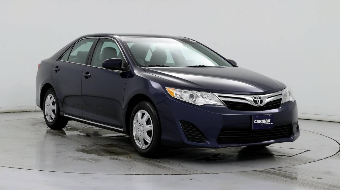 2014 Toyota Camry LE — Sedan — 28,135 mi — Irving, TX