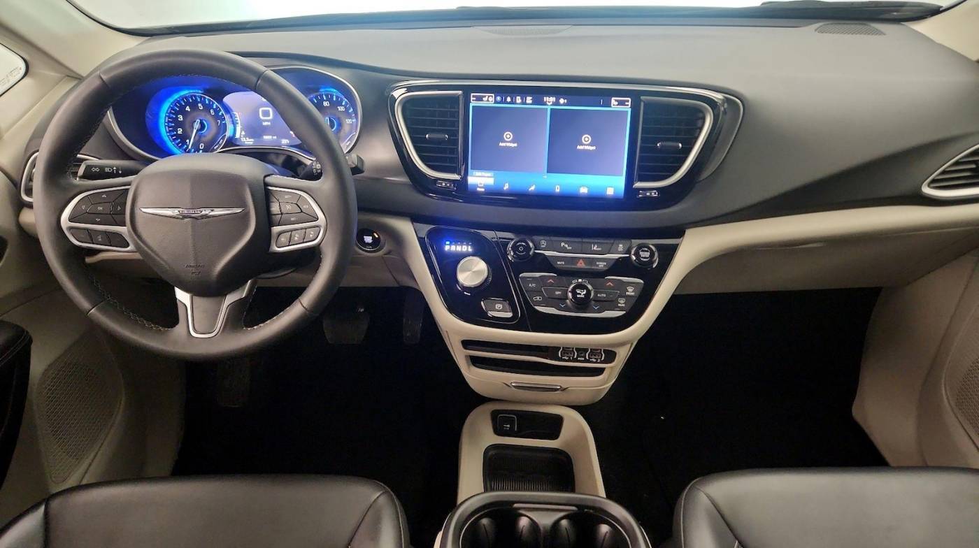 2023 Chrysler Pacifica Touring L — Minivan — 56,023 mi — Tinley Park, IL
