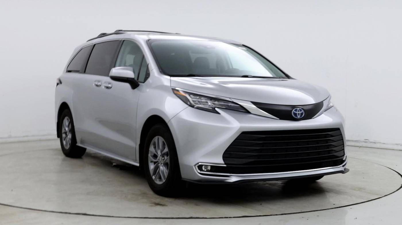 2022 Toyota Sienna XLE — Minivan — 58,871 mi — Kennesaw, GA