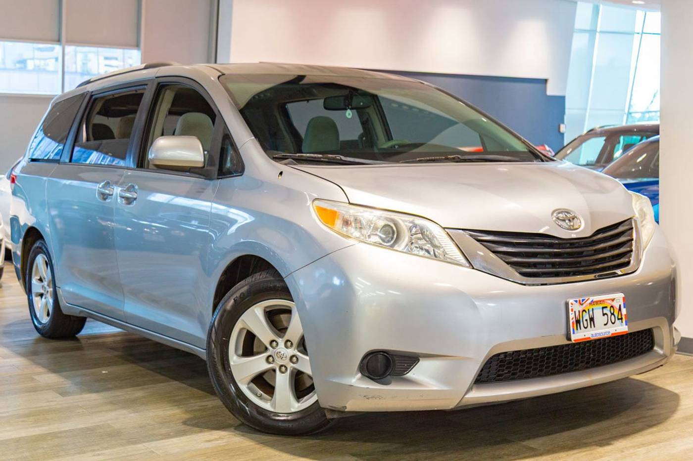 2013 Toyota Sienna LE — Minivan — 114,023 mi — Honolulu, HI