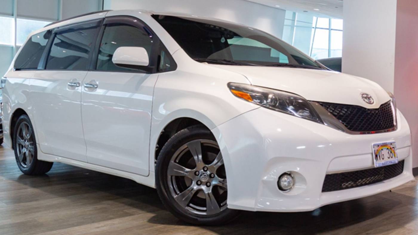 2017 Toyota Sienna SE — Minivan — 104,857 mi — Honolulu, HI