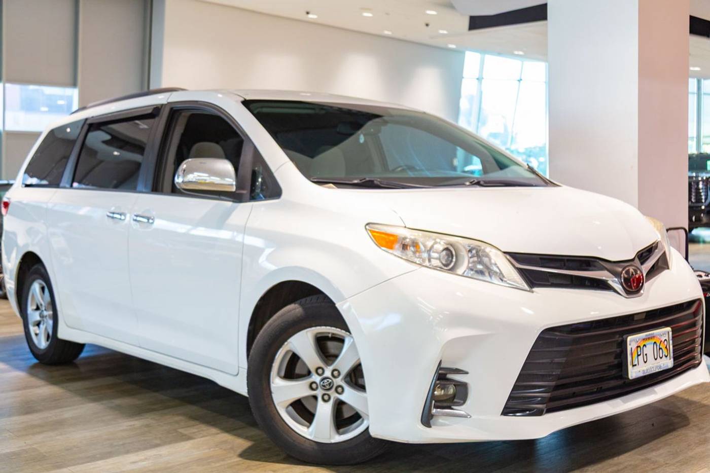 2018 Toyota Sienna LE — Minivan — 66,480 mi — Honolulu, HI