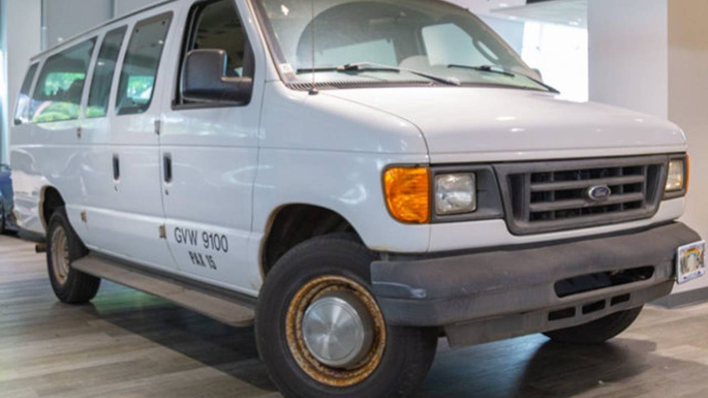 2004 Ford Econoline Wagon E-350 Super Duty XLT — Passenger Van — 85,967 mi — Honolulu, HI