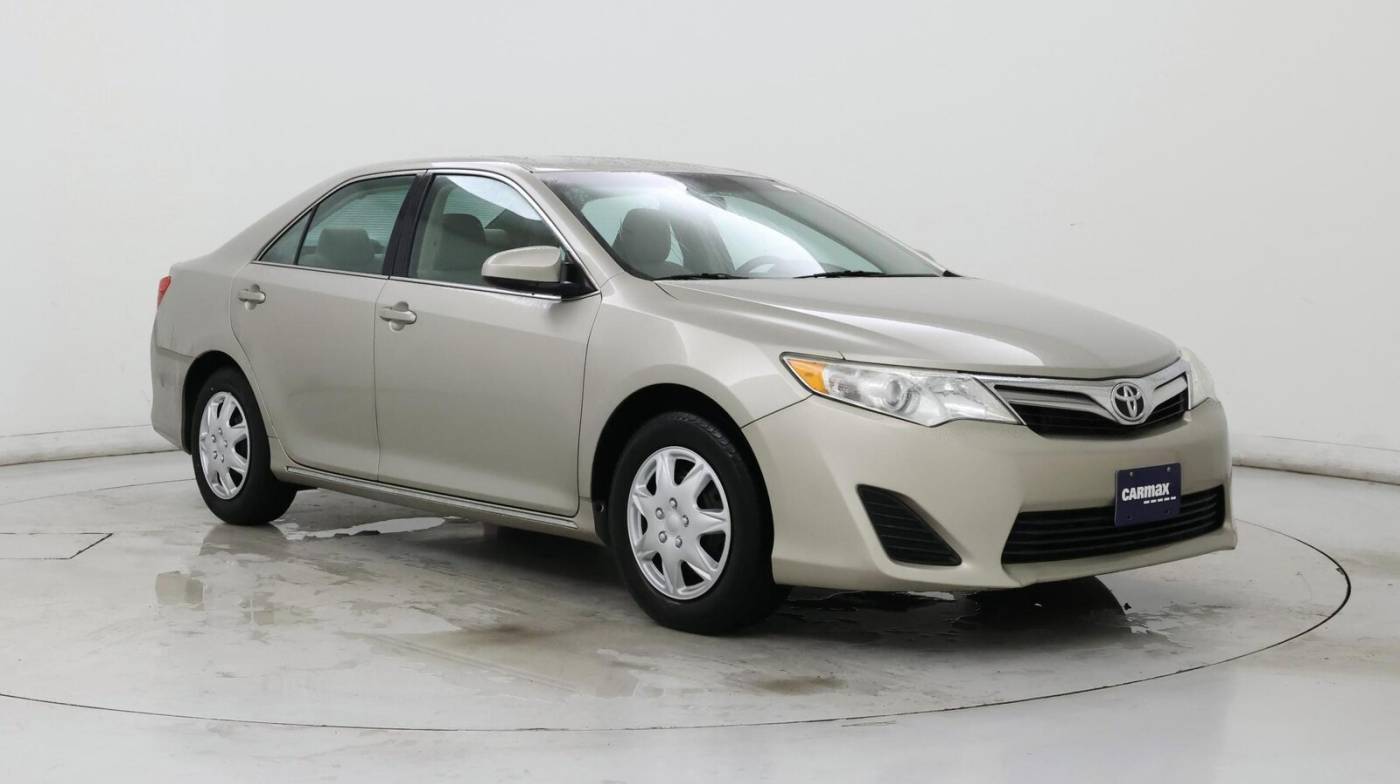2014 Toyota Camry LE — Sedan — 46,999 mi — Virginia Beach, VA