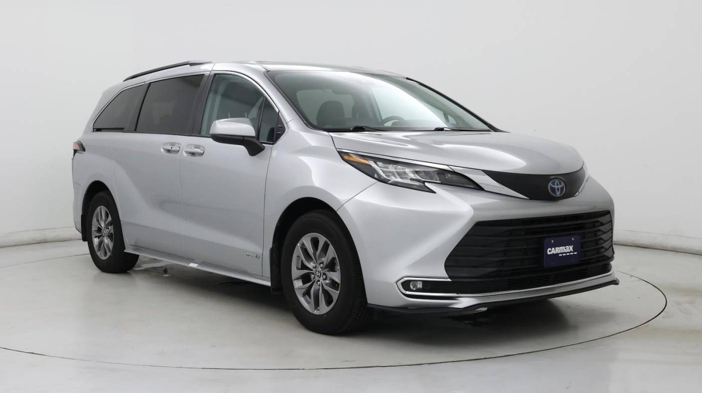 2021 Toyota Sienna XLE — Minivan — 42,207 mi — Virginia Beach, VA