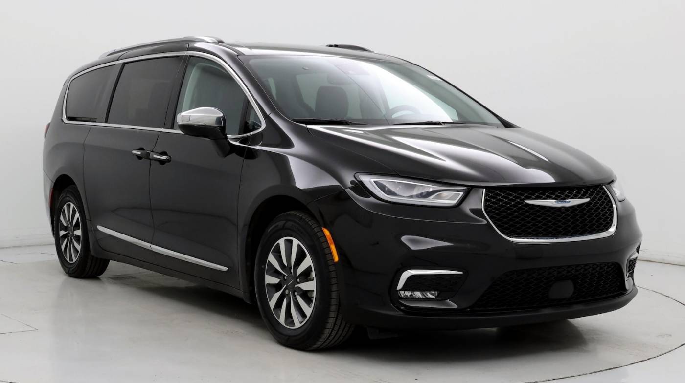 2021 Chrysler Pacifica Hybrid Limited — Minivan — 33,647 mi — Waukesha, WI
