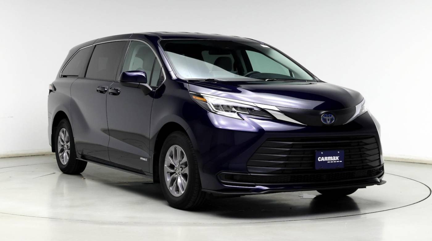 2021 Toyota Sienna LE — Minivan — 29,426 mi — Waukesha, WI