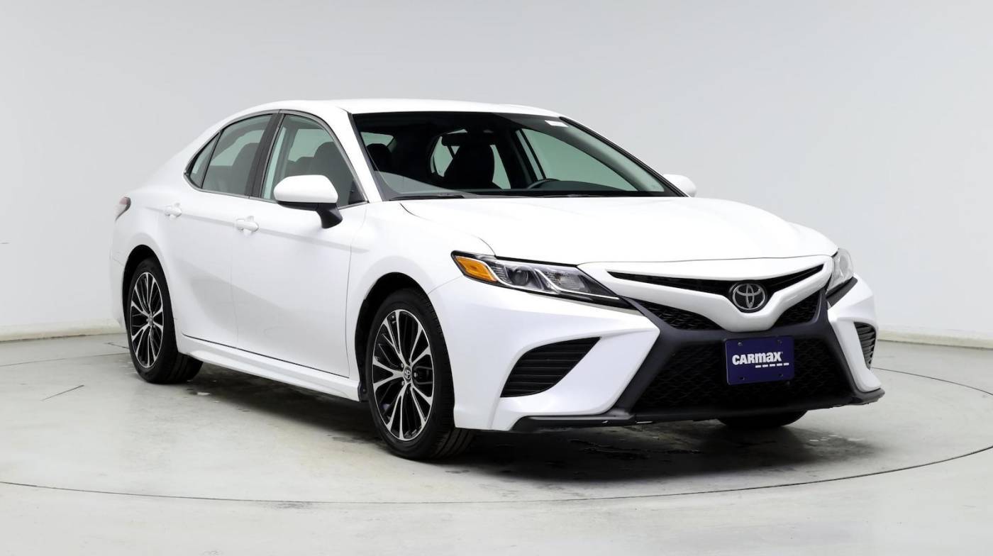 2019 Toyota Camry SE — Sedan — 39,760 mi — Waukesha, WI