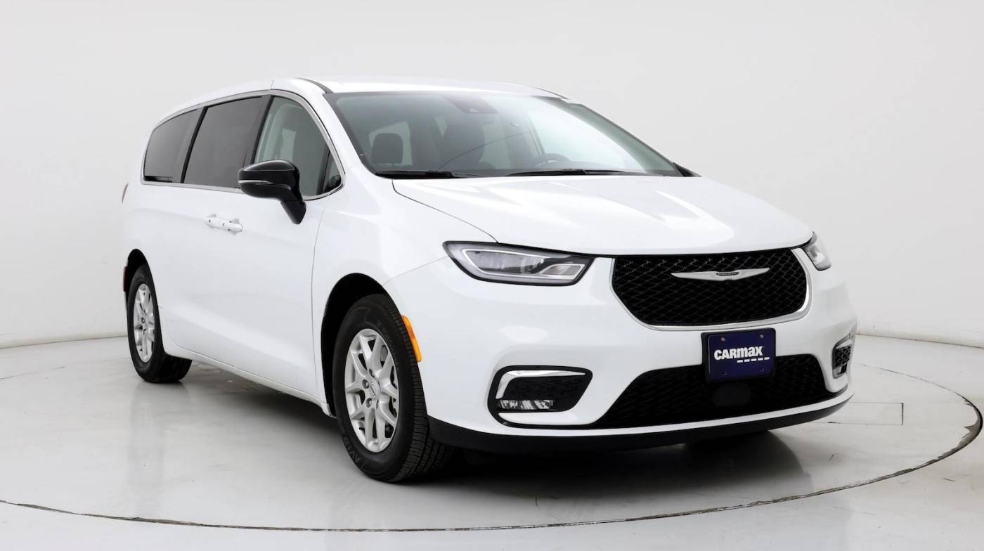 2024 Chrysler Pacifica Touring L — Minivan — 23,942 mi — Wichita, KS