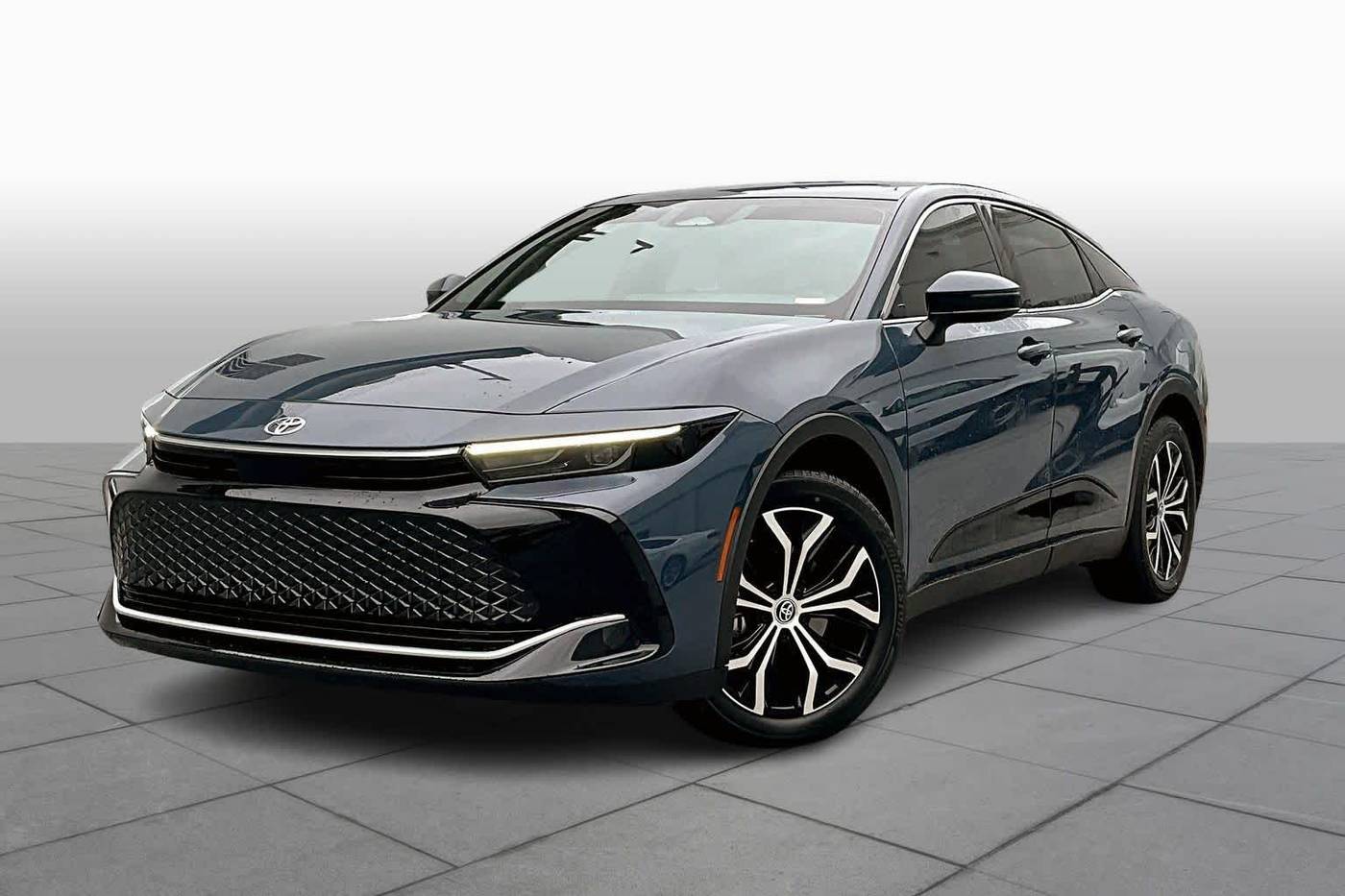 2025 Toyota Crown XLE — Sedan — 14,891 mi — Atlanta, GA