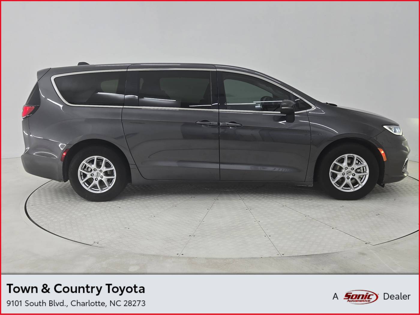 2023 Chrysler Pacifica Touring L — Minivan — 55,254 mi — Charlotte, NC