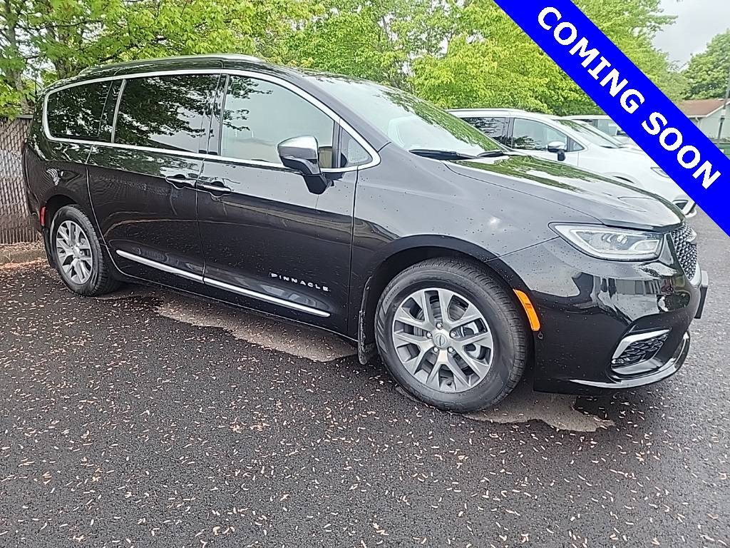 2023 Chrysler Pacifica Hybrid Pinnacle — Minivan — 11,876 mi — Newberg, OR