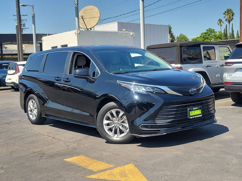 2021 Toyota Sienna LE — Minivan — 62,150 mi — Alhambra, CA