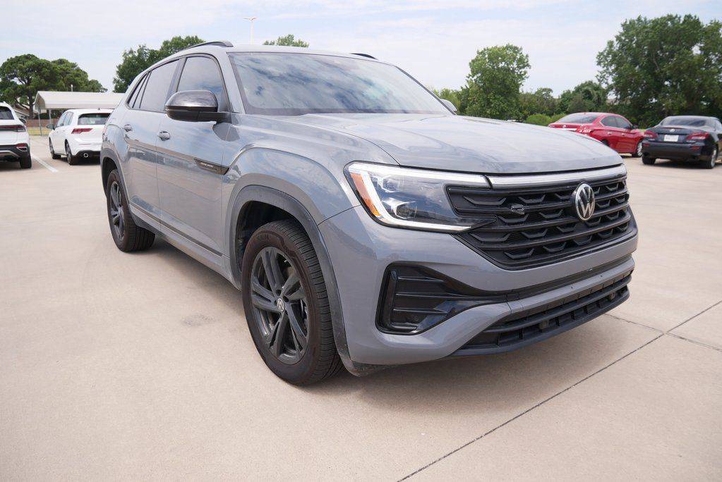 2025 Volkswagen Atlas Cross Sport SEL R-Line Black — SUV — 9,904 mi — Lewisville, TX