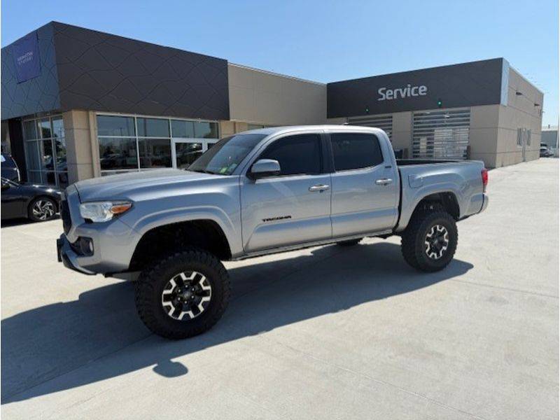 2019 Toyota Tacoma SR5 — Pickup Truck — 75,476 mi — Manhattan, KS