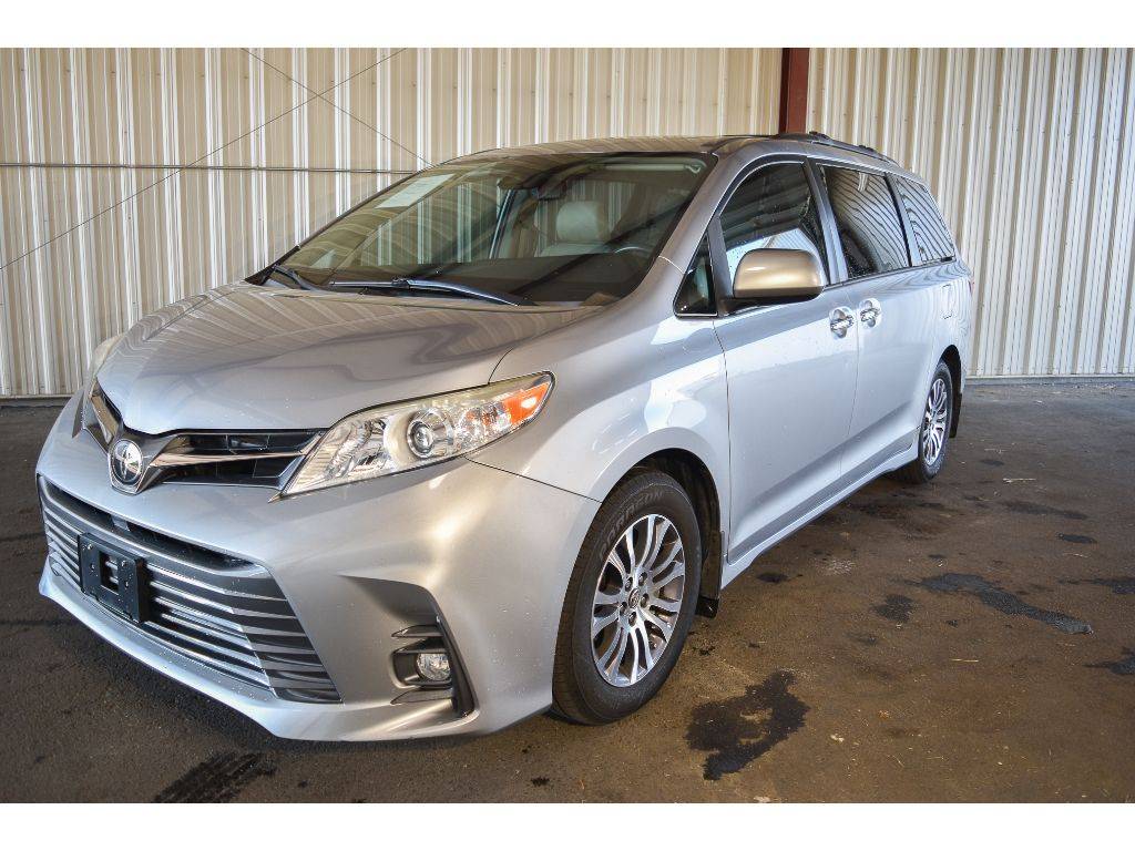 2018 Toyota Sienna XLE — Minivan — 14,795 mi — Manhattan, KS