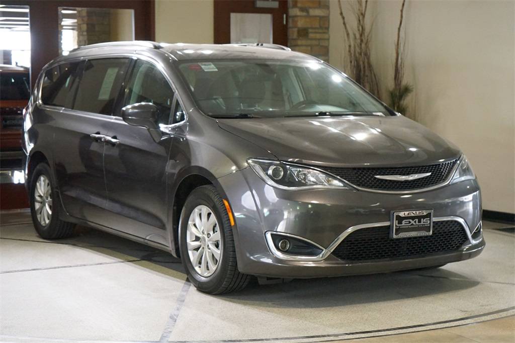 2017 Chrysler Pacifica Touring L — Minivan — 96,337 mi — Greenwood Village, CO