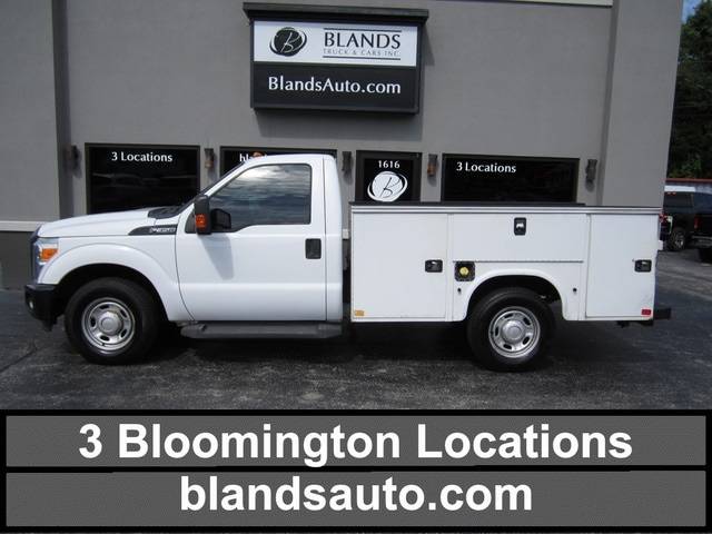 2016 Ford Super Duty F-350 Chassis Cab XLT — Chassis Cab Truck — 40,103 mi — Bloomington, IN