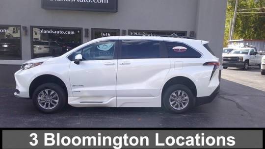 2021 Toyota Sienna XLE — Minivan — 4,646 mi — Bloomington, IN