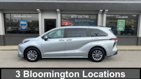 2021 Toyota Sienna LE — Minivan — 61,874 mi — Bloomington, IN