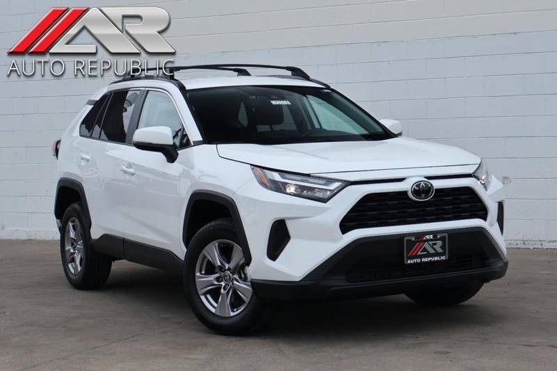 2025 Toyota RAV4 XLE — SUV — 1,714 mi — Fullerton, CA