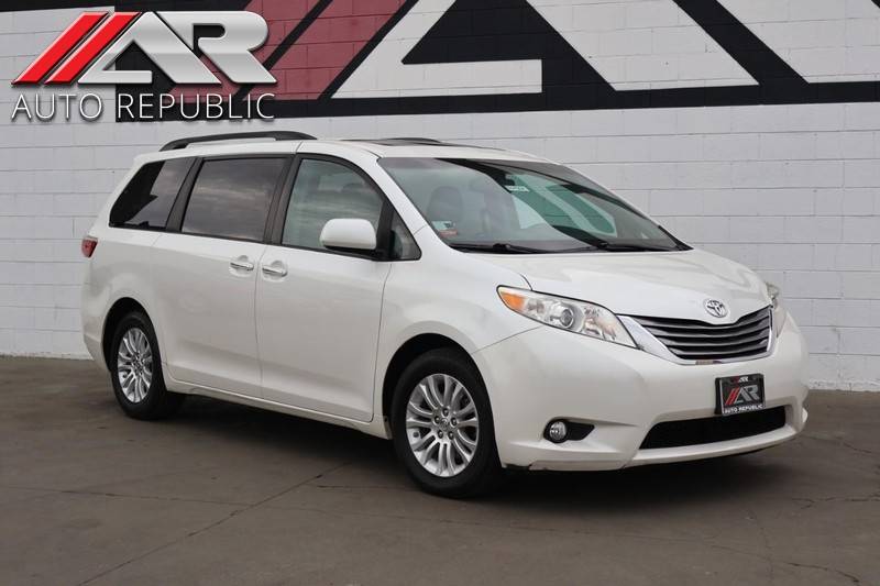 2015 Toyota Sienna XLE — Minivan — 137,000 mi — Fullerton, CA