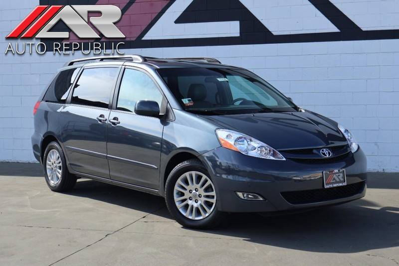 2009 Toyota Sienna XLE — Minivan — 100,243 mi — Fullerton, CA