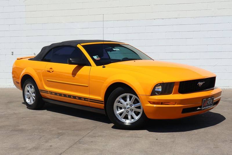 2007 Ford Mustang Deluxe