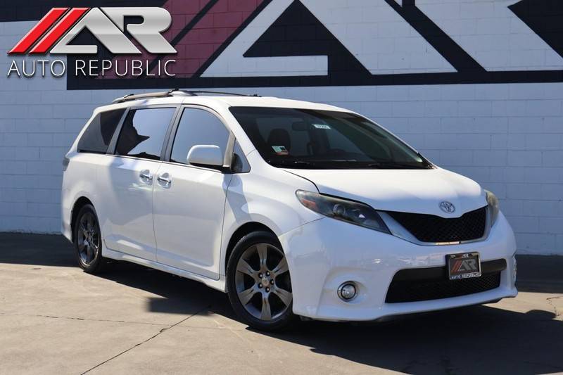 2015 Toyota Sienna SE — Minivan — 69,736 mi — Fullerton, CA