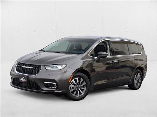 2022 Chrysler Pacifica Hybrid Touring L — Minivan — 10,852 mi — Carlsbad, CA