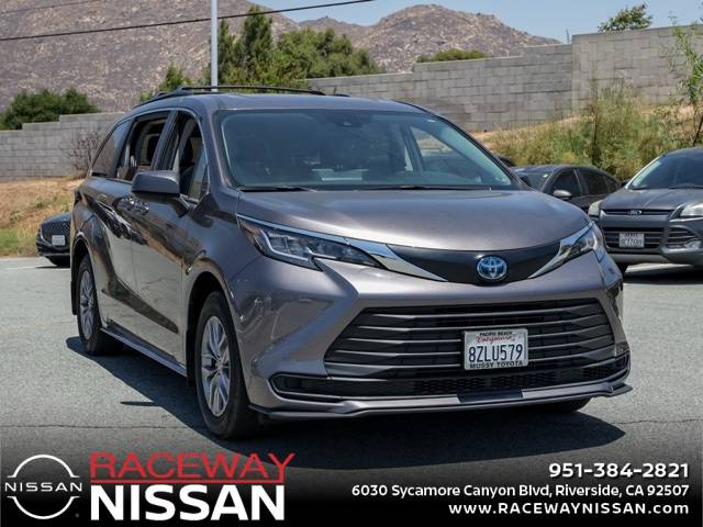 2022 Toyota Sienna LE — Minivan — 31,327 mi — Riverside, CA