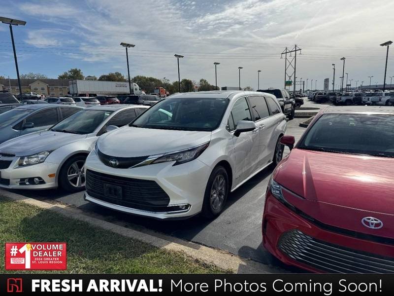 2021 Toyota Sienna XLE — Minivan — 68,193 mi — O'Fallon, IL
