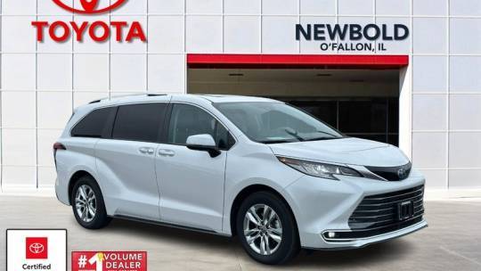 2023 Toyota Sienna Limited — Minivan — 12,822 mi — O'Fallon, IL