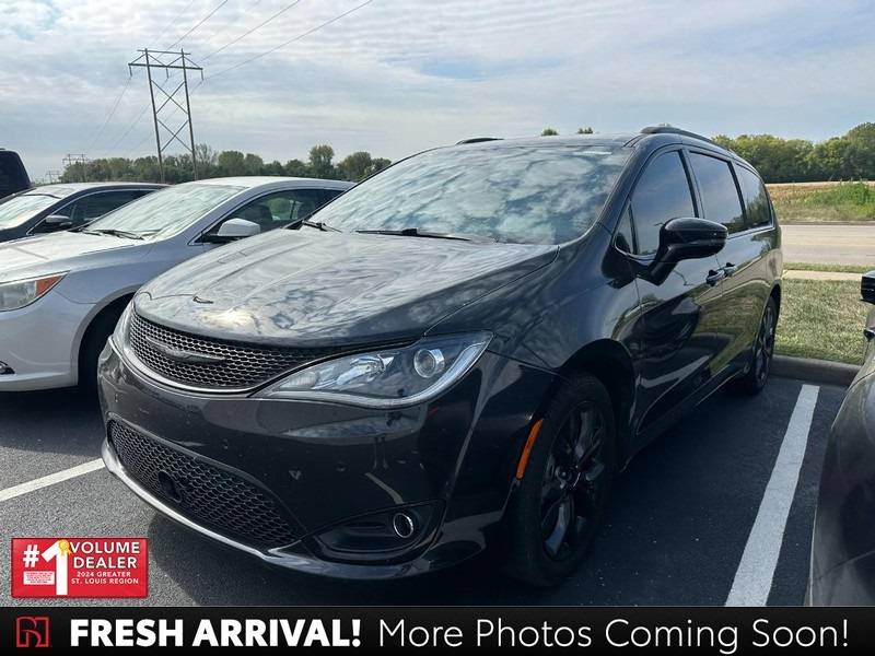 2018 Chrysler Pacifica Limited — Minivan — 108,009 mi — O'Fallon, IL