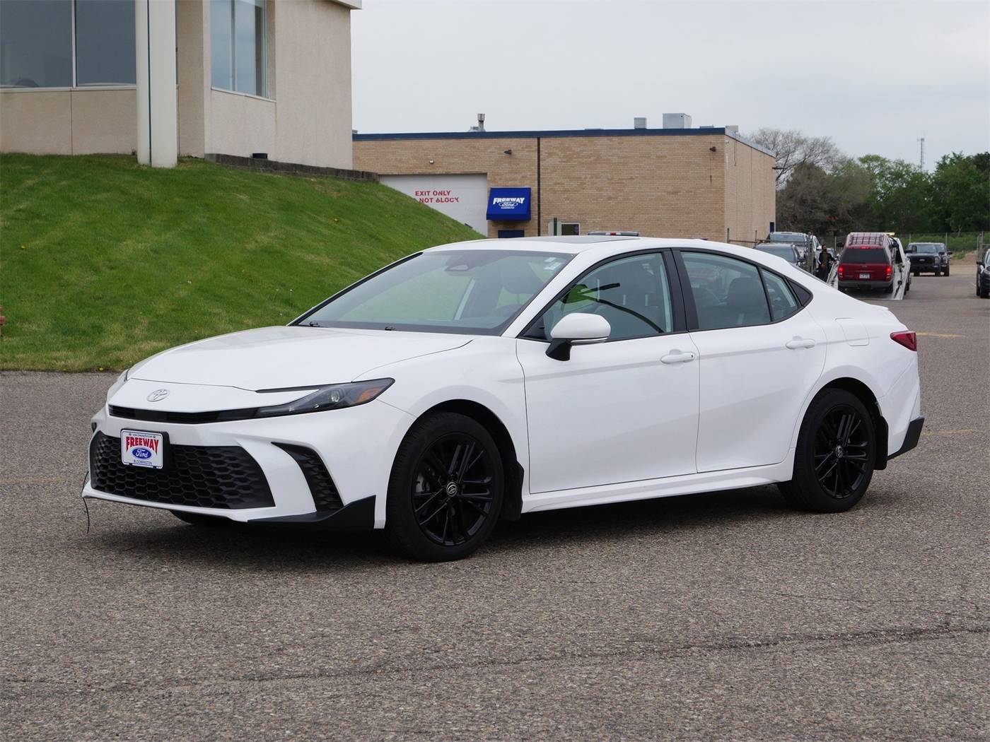 2025 Toyota Camry SE — Sedan — 12,213 mi — Bloomington, MN