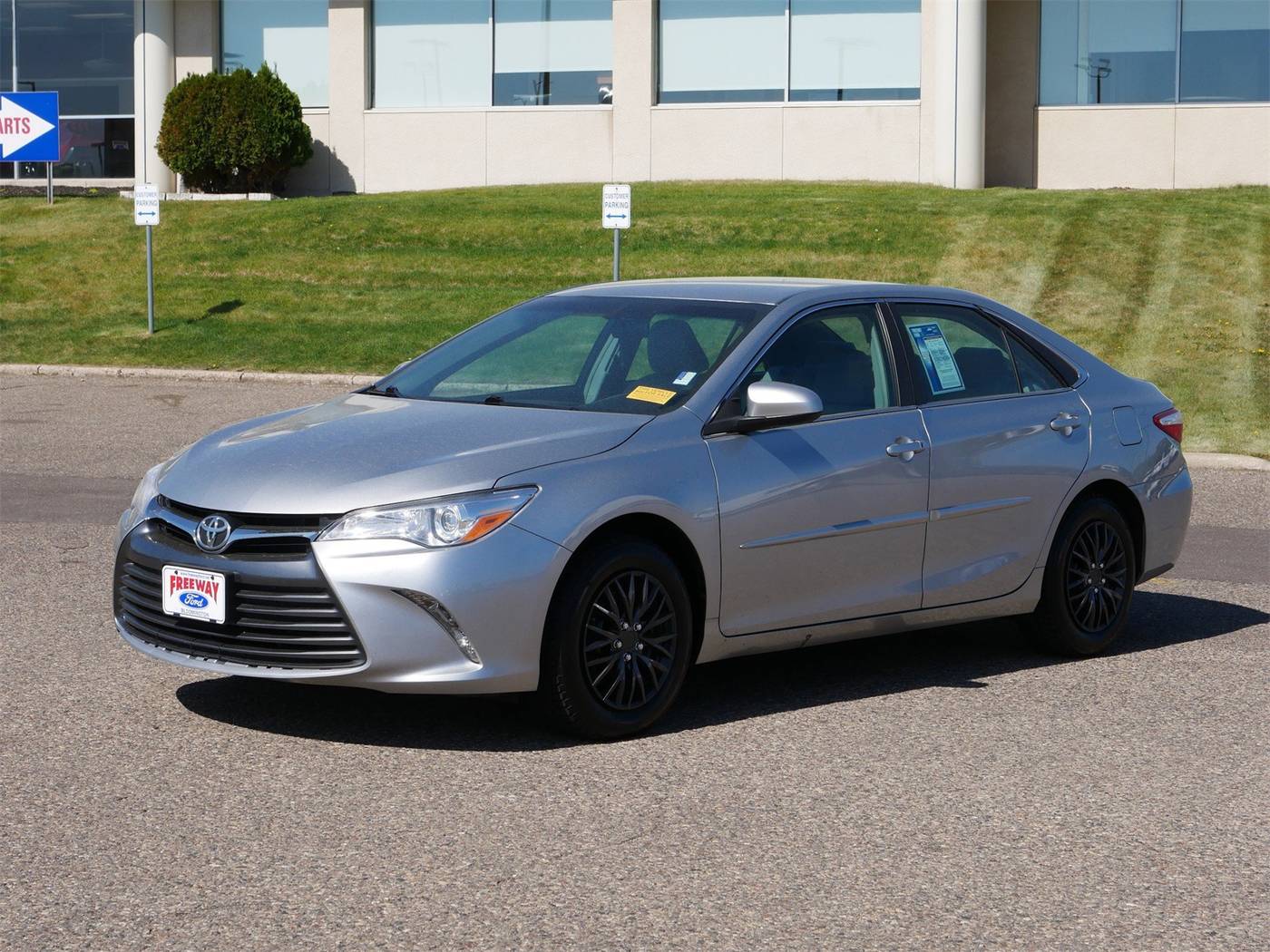 2017 Toyota Camry LE — Sedan — 140,767 mi — Bloomington, MN