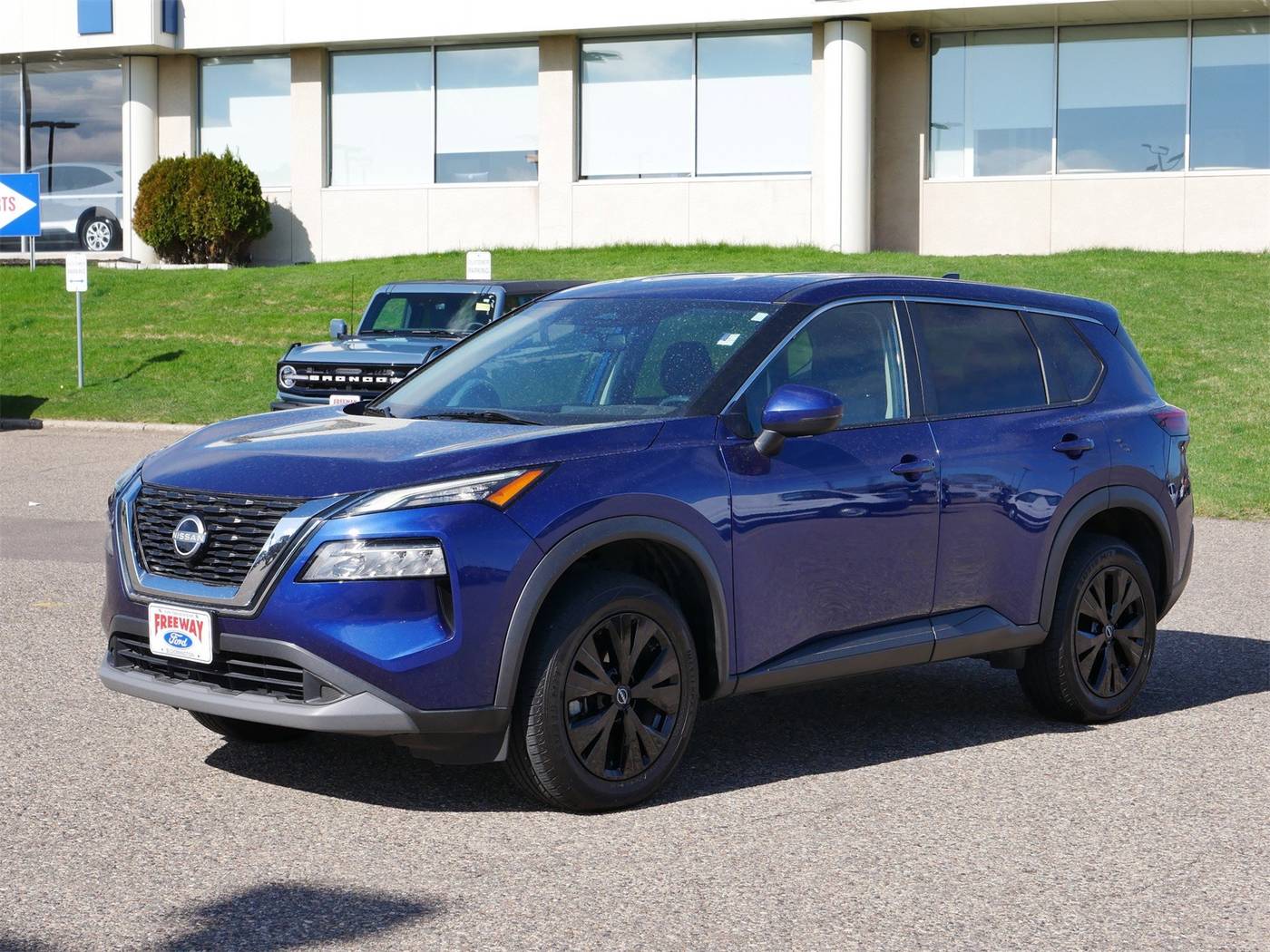 2022 Nissan Rogue SV — SUV — 53,167 mi — Bloomington, MN