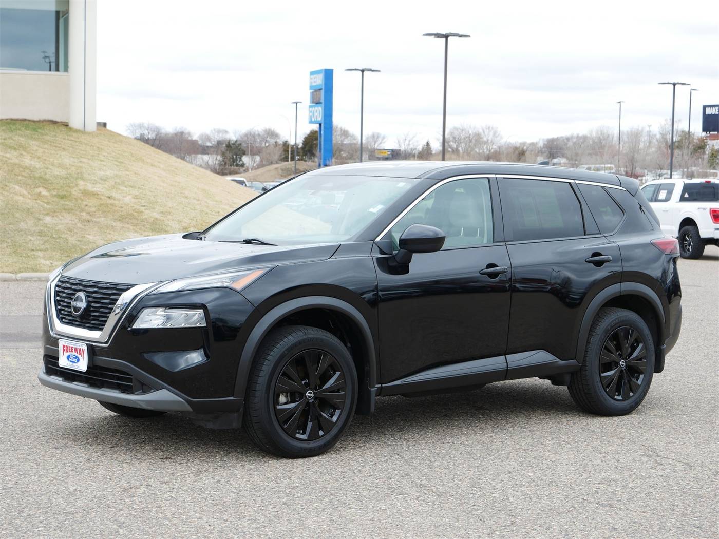 2023 Nissan Rogue SV — SUV — 60,615 mi — Bloomington, MN