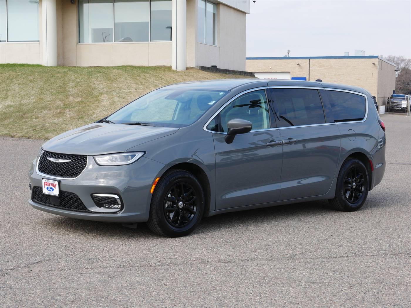 2023 Chrysler Pacifica Touring L — Minivan — 72,776 mi — Bloomington, MN