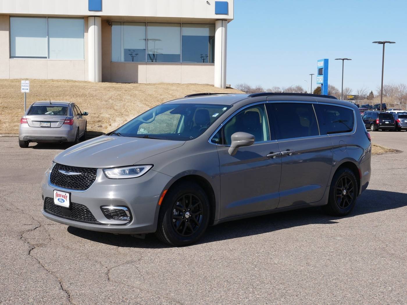 2022 Chrysler Pacifica Touring L — Minivan — 75,180 mi — Bloomington, MN