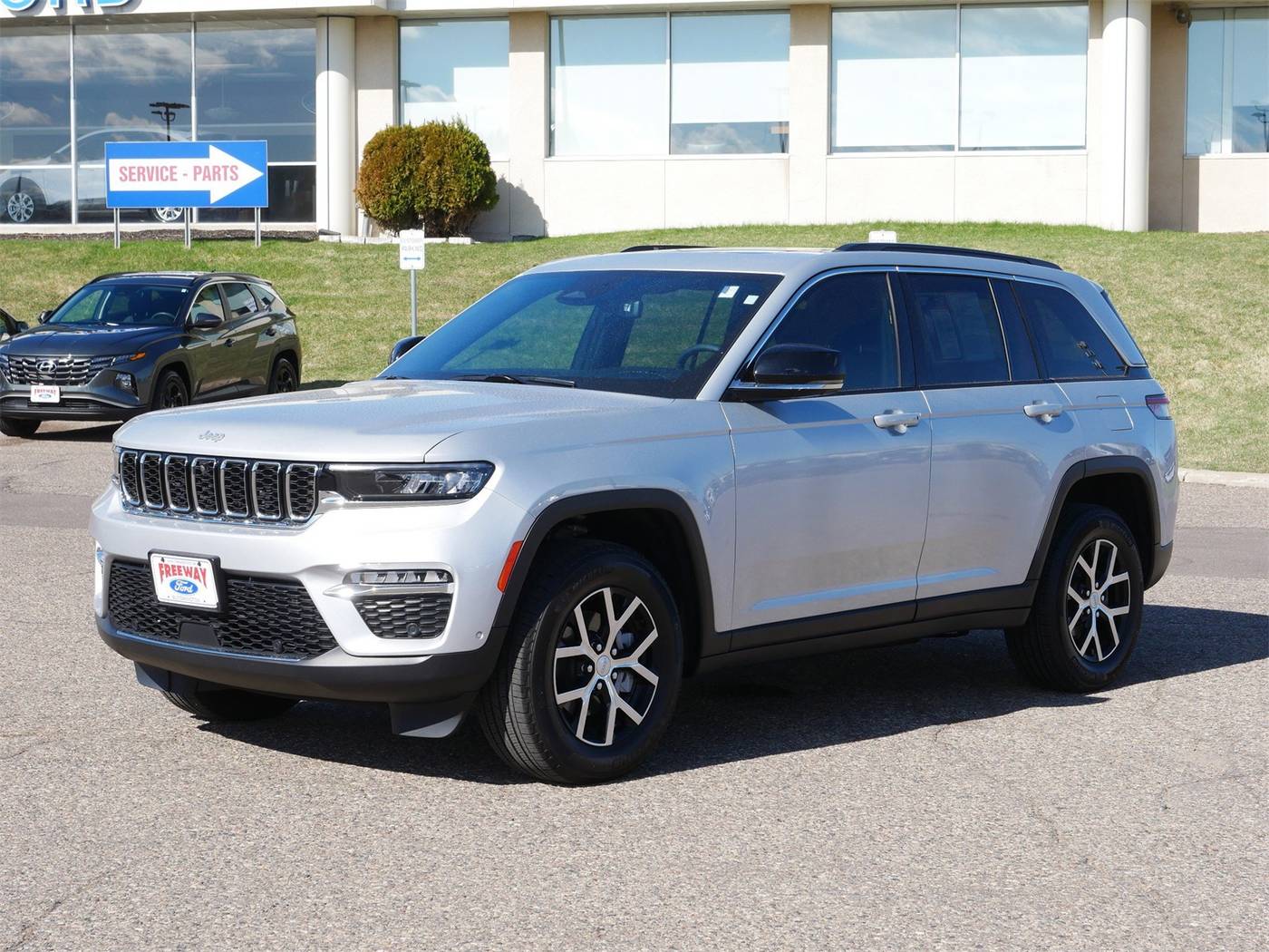 2024 Jeep Grand Cherokee Limited — SUV — 18,820 mi — Bloomington, MN