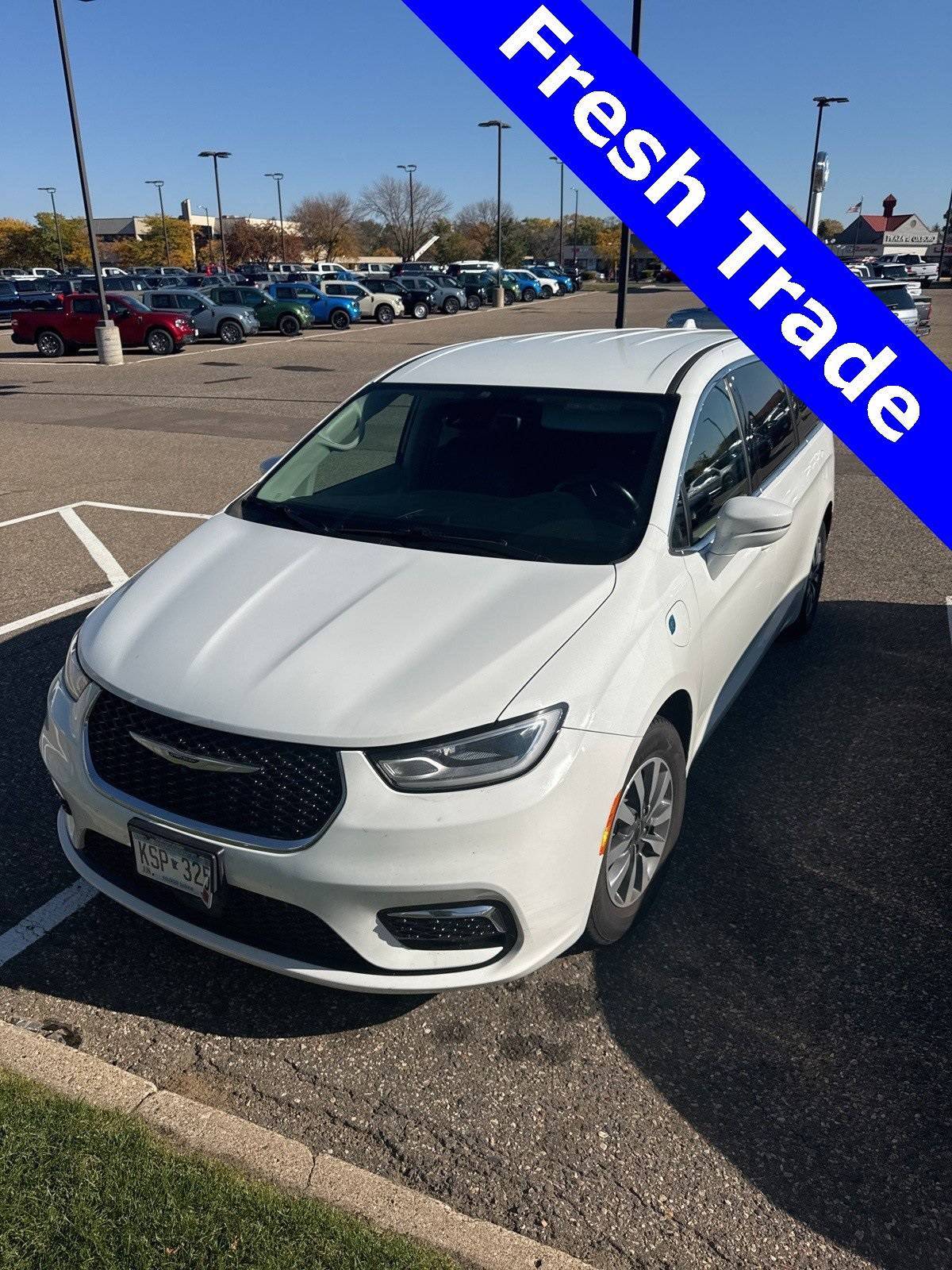 2022 Chrysler Pacifica Hybrid Touring L — Minivan — 46,870 mi — Bloomington, MN