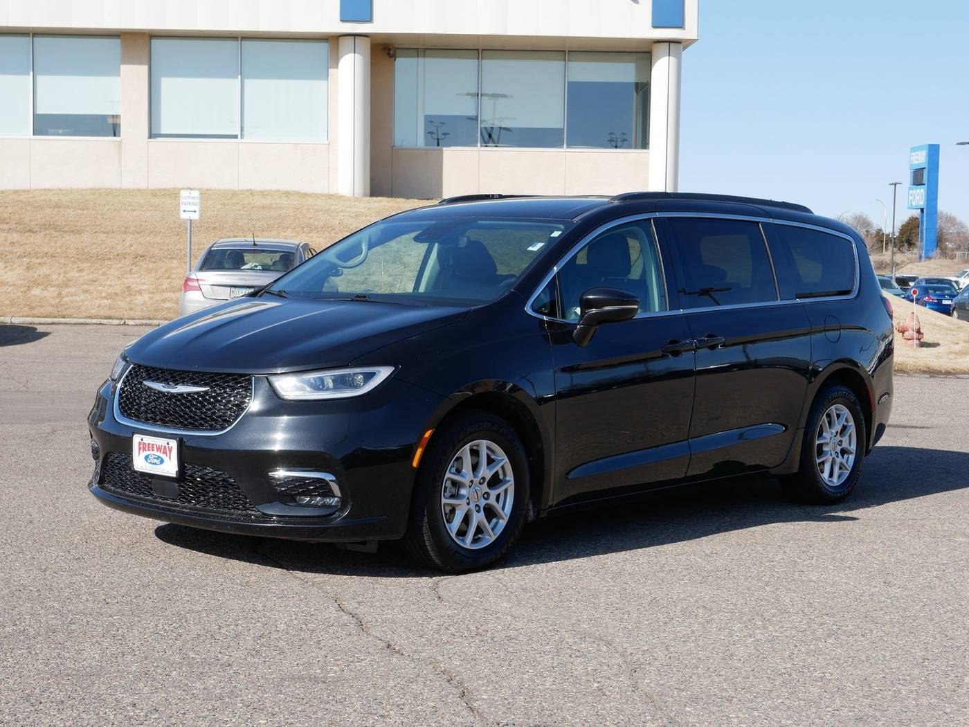 2022 Chrysler Pacifica Touring L — Minivan — 83,810 mi — Bloomington, MN