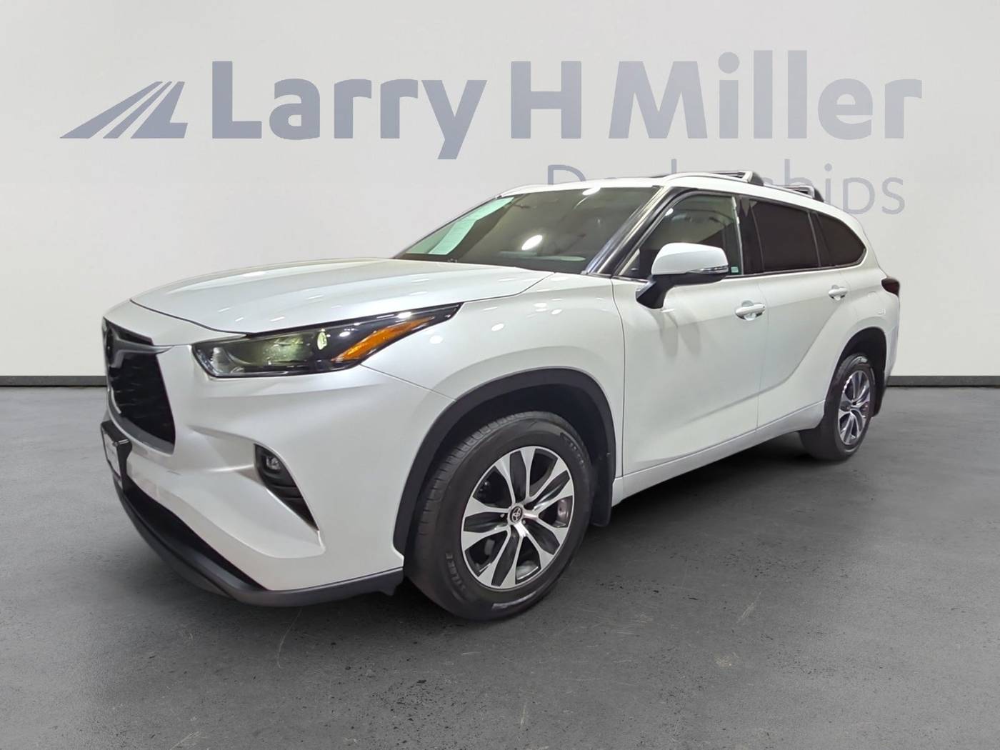 2022 Toyota Highlander XLE — SUV — 55,892 mi — Mesa, AZ