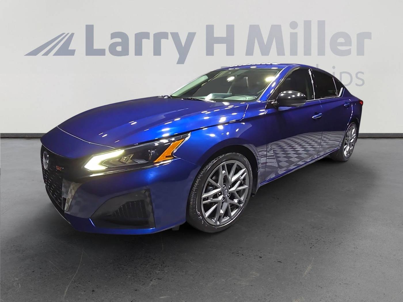 2023 Nissan Altima SR — Sedan — 5,655 mi — Mesa, AZ