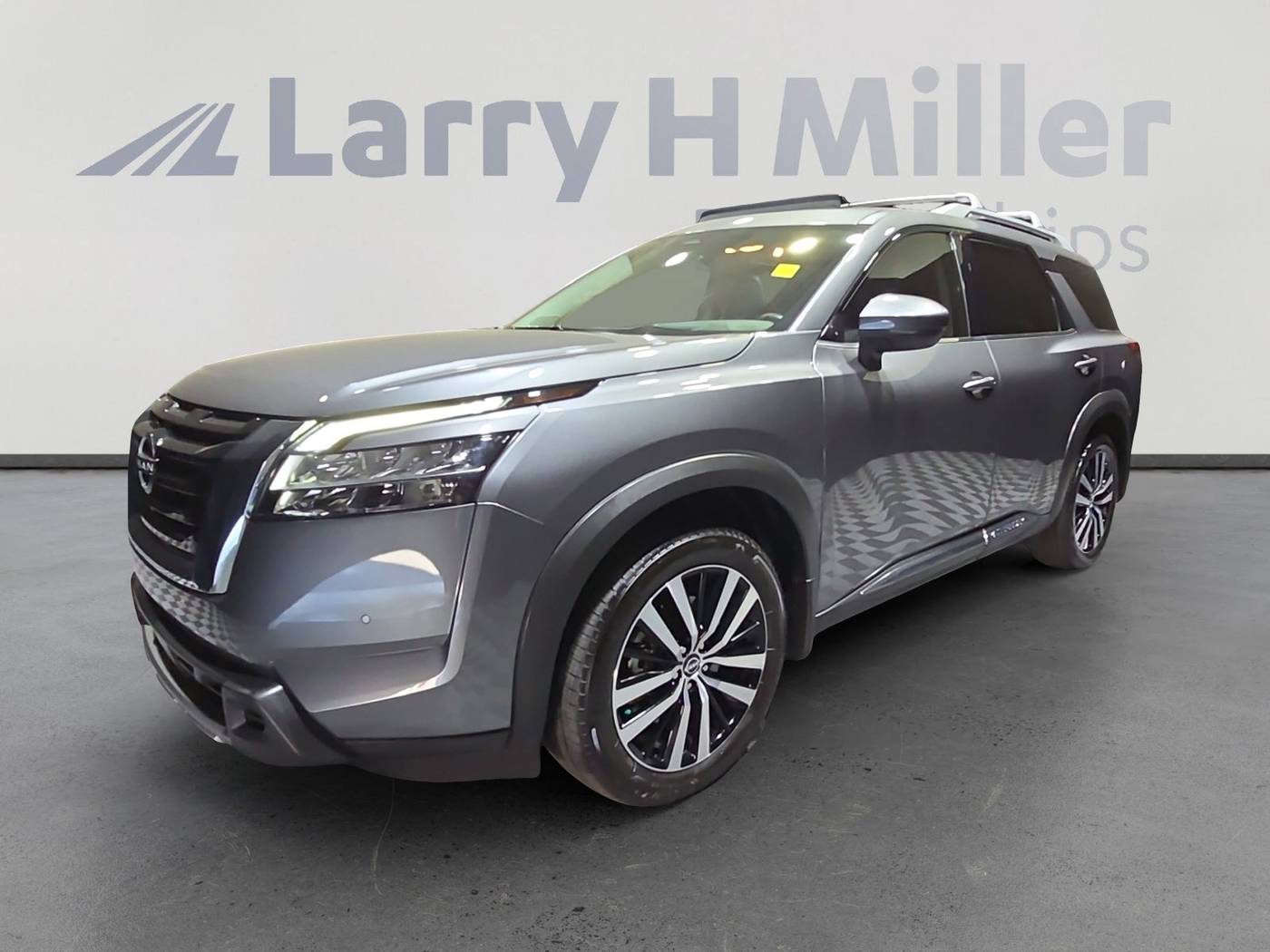 2023 Nissan Pathfinder Platinum — SUV — 19,201 mi — Mesa, AZ